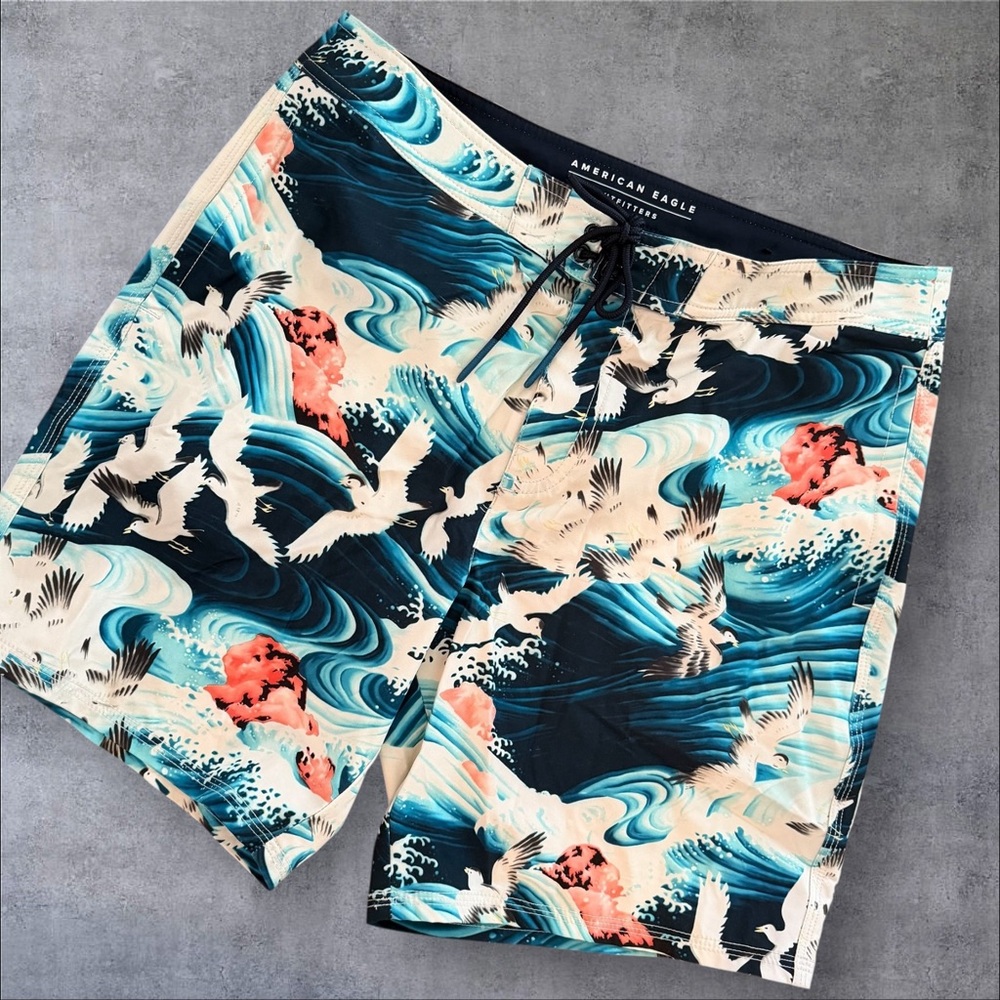 American Eagle Outfitters Men's Seagull Wave Print Swim Board Shorts Medium